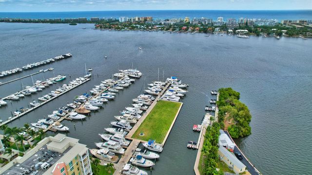 802 W Windward Way 304, Lantana, FL 33462