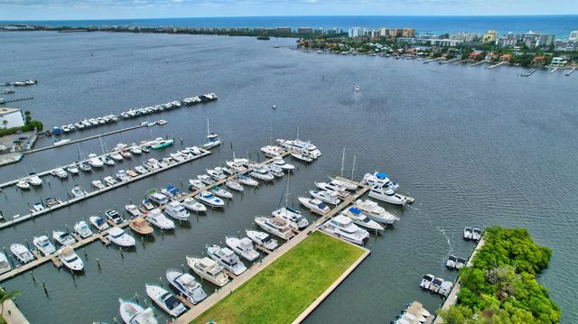 802 W Windward Way 304, Lantana, FL 33462