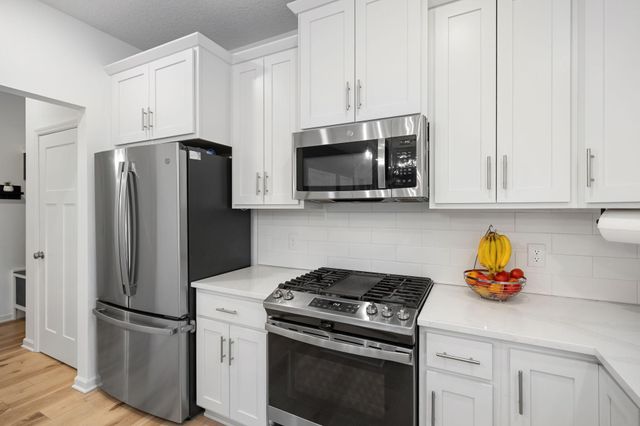 15519 Goodview Trail N, Hugo, MN 55038
