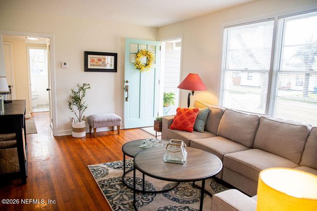 217 N BON AIR Drive, Jacksonville, FL 32218