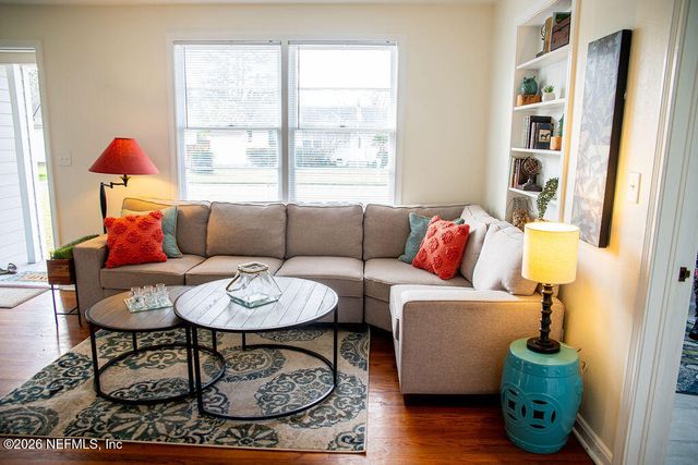 217 N BON AIR Drive, Jacksonville, FL 32218