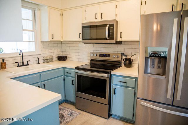 217 N BON AIR Drive, Jacksonville, FL 32218