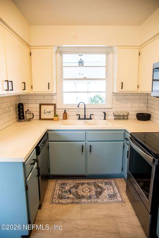 217 N BON AIR Drive, Jacksonville, FL 32218