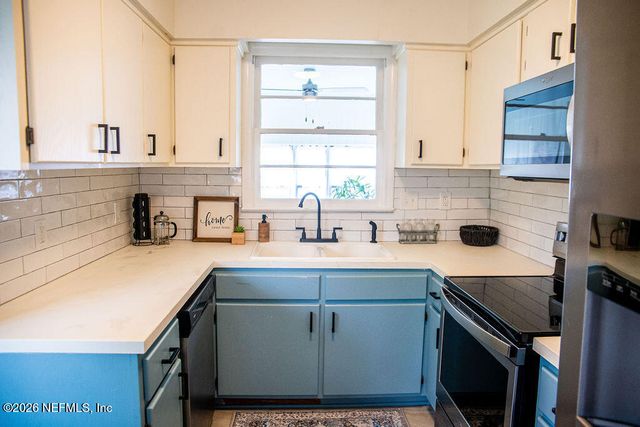 217 N BON AIR Drive, Jacksonville, FL 32218