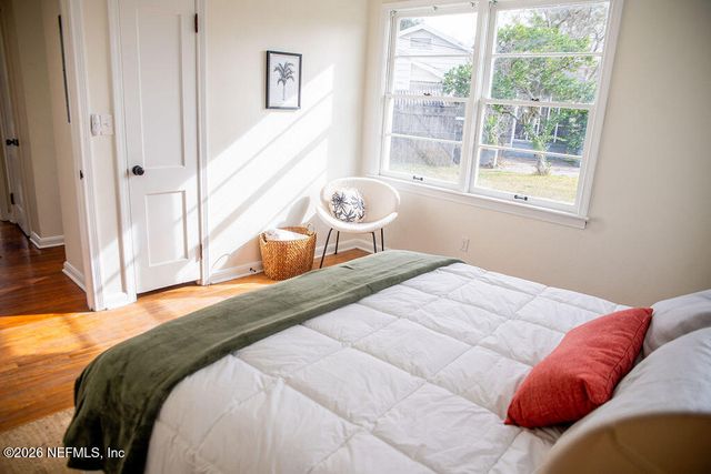 217 N BON AIR Drive, Jacksonville, FL 32218