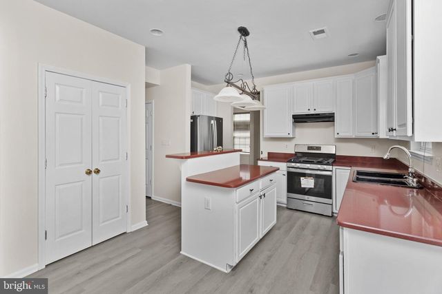 3 JASPER DR, Columbus, NJ 08022