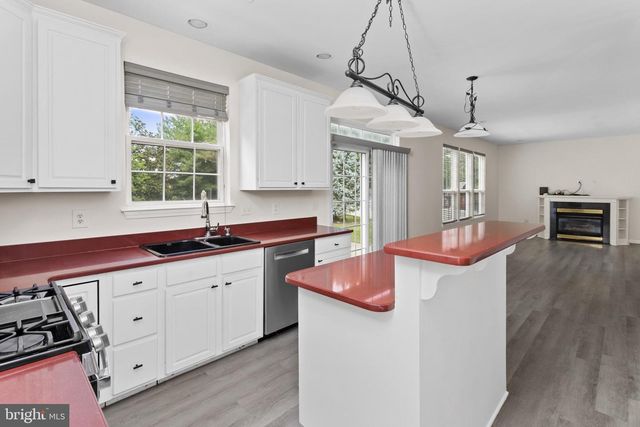 3 JASPER DR, Columbus, NJ 08022