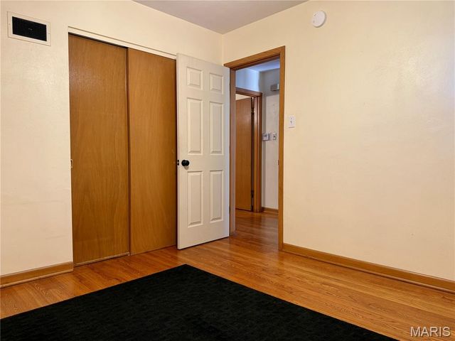 317 Earlsfield Lane, St Louis, MO 63125