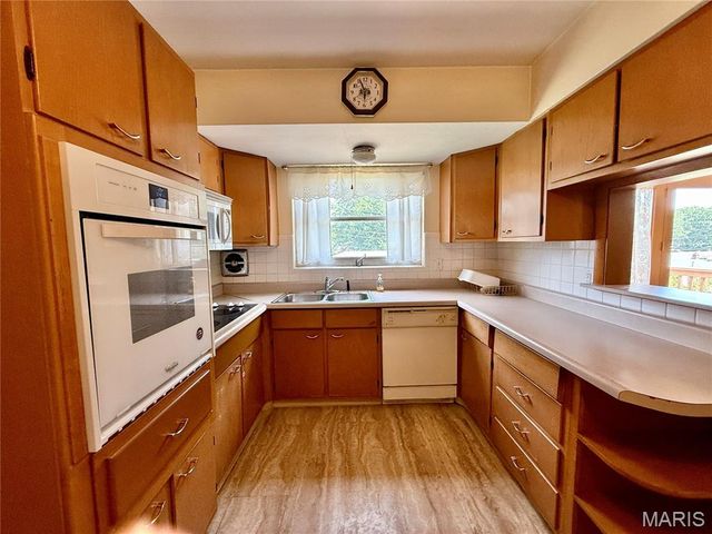 317 Earlsfield Lane, St Louis, MO 63125