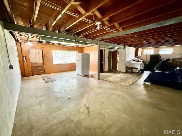 317 Earlsfield Lane, St Louis, MO 63125