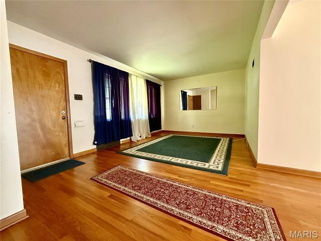 317 Earlsfield Lane, St Louis, MO 63125