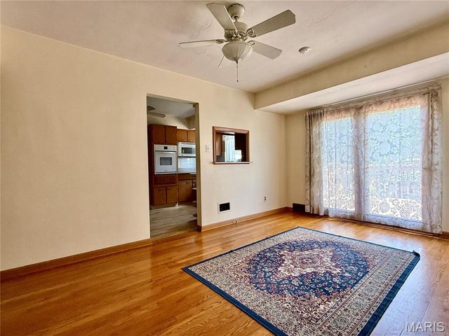 317 Earlsfield Lane, St Louis, MO 63125