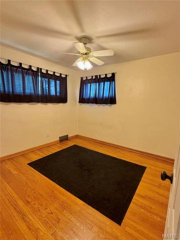 317 Earlsfield Lane, St Louis, MO 63125
