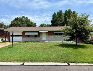 317 Earlsfield Lane, St Louis, MO 63125