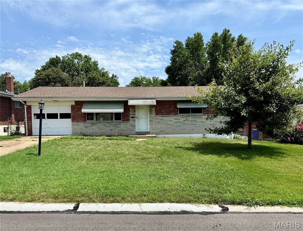 317 Earlsfield Lane, St Louis, MO 63125