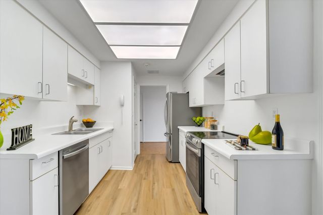 2001 Holcombe Boulevard 1403, Houston, TX 77030