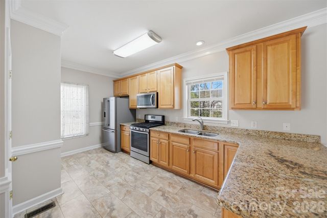 2410 27th Avenue Circle NE, Hickory, NC 28601