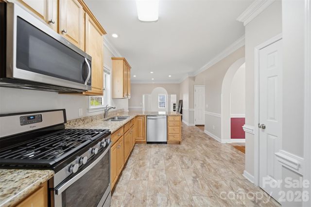 2410 27th Avenue Circle NE, Hickory, NC 28601