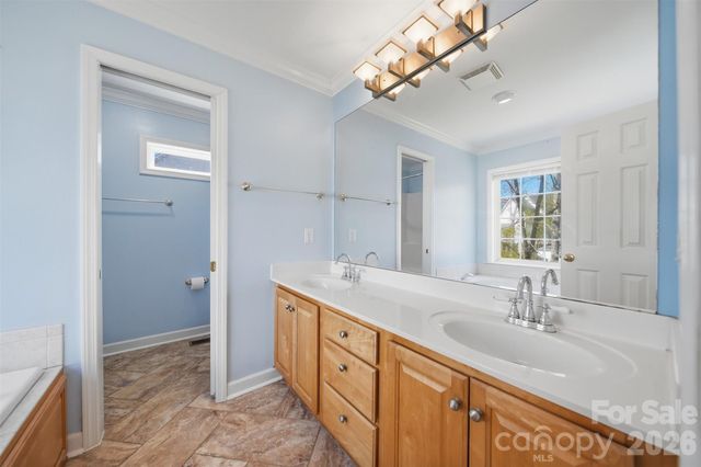 2410 27th Avenue Circle NE, Hickory, NC 28601