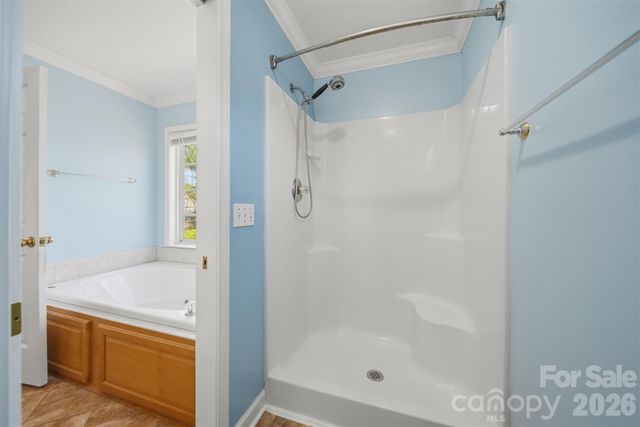 2410 27th Avenue Circle NE, Hickory, NC 28601