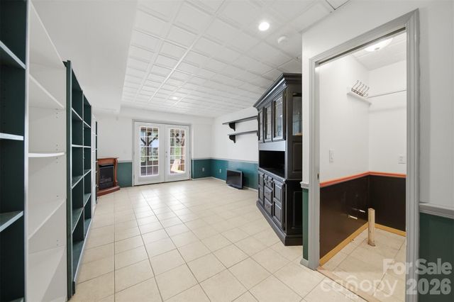 2410 27th Avenue Circle NE, Hickory, NC 28601