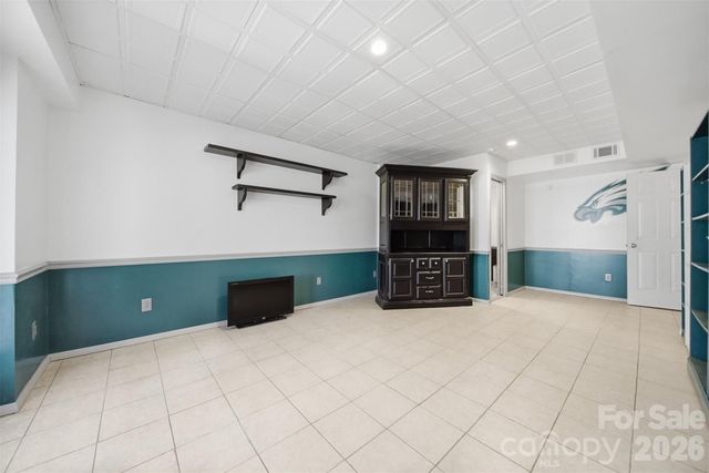 2410 27th Avenue Circle NE, Hickory, NC 28601