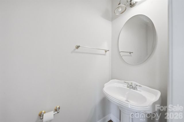 2410 27th Avenue Circle NE, Hickory, NC 28601