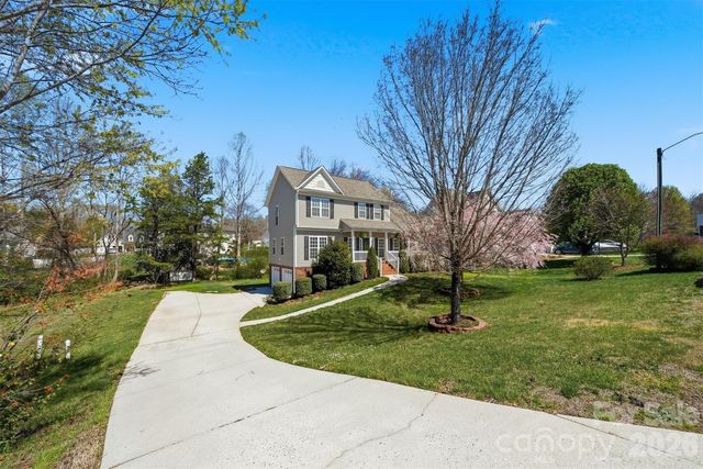 2410 27th Avenue Circle NE, Hickory, NC 28601