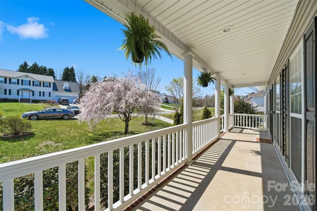 2410 27th Avenue Circle NE, Hickory, NC 28601