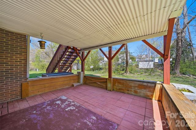 2410 27th Avenue Circle NE, Hickory, NC 28601