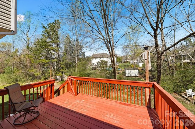 2410 27th Avenue Circle NE, Hickory, NC 28601