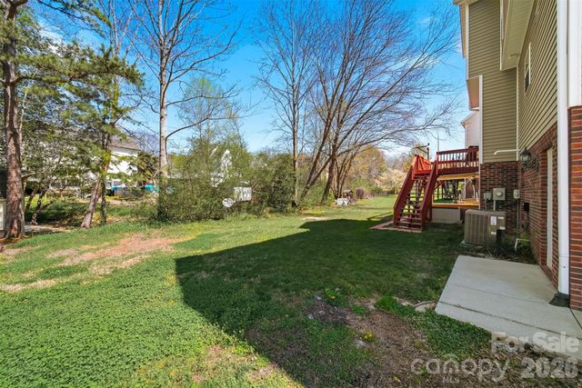 2410 27th Avenue Circle NE, Hickory, NC 28601