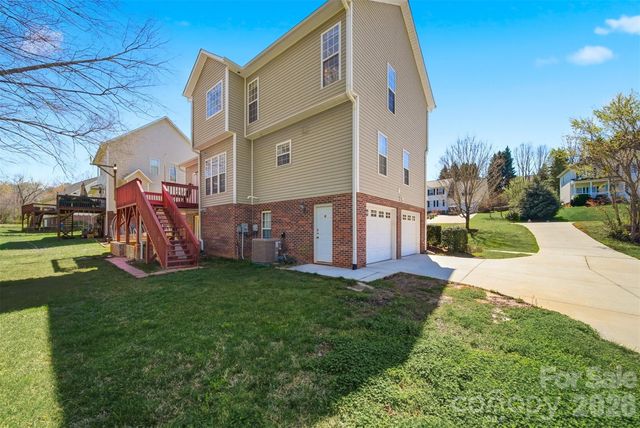 2410 27th Avenue Circle NE, Hickory, NC 28601