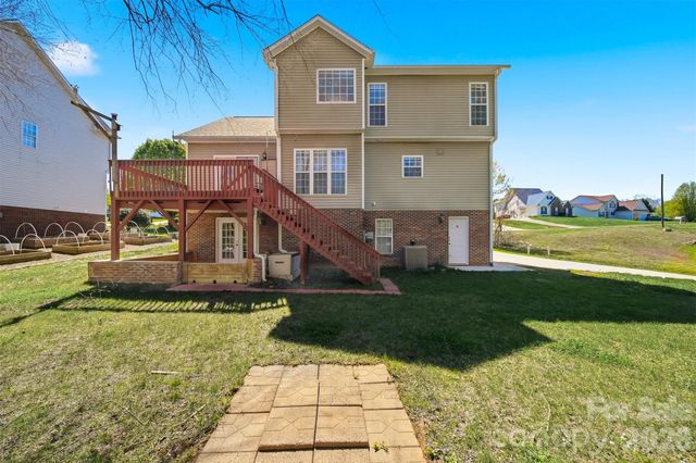 2410 27th Avenue Circle NE, Hickory, NC 28601