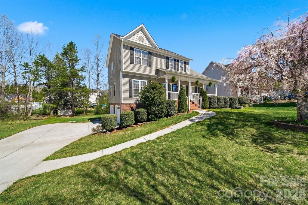 2410 27th Avenue Circle NE, Hickory, NC 28601