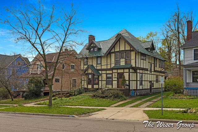 1219 Grand Avenue, Kalamazoo, MI 49006