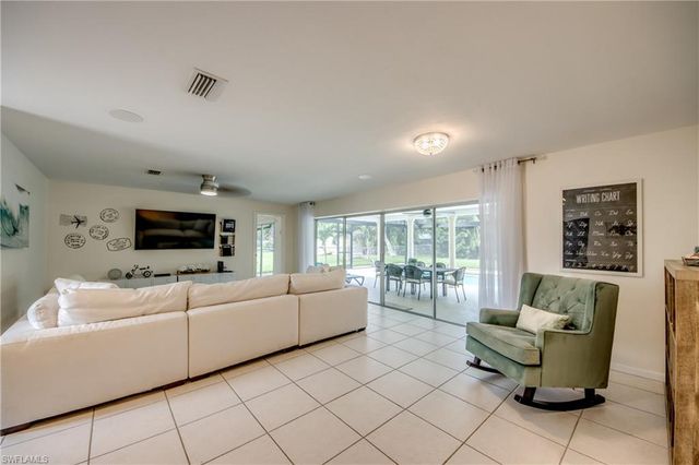 4424 SE 11th PL, Cape Coral, FL 33904