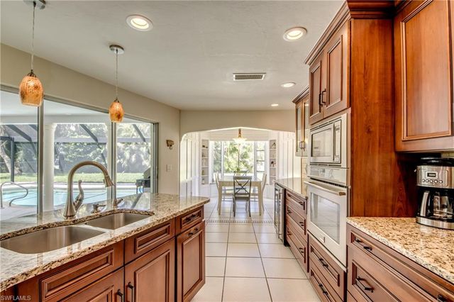 4424 SE 11th PL, Cape Coral, FL 33904
