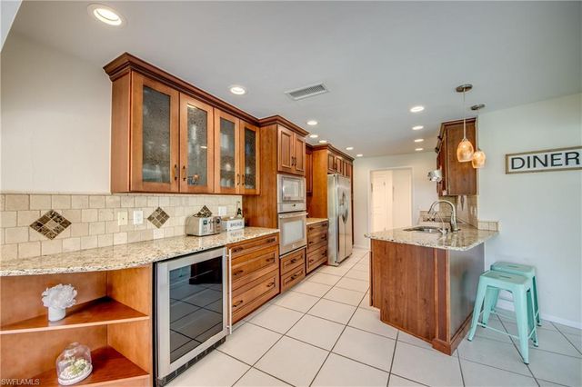 4424 SE 11th PL, Cape Coral, FL 33904