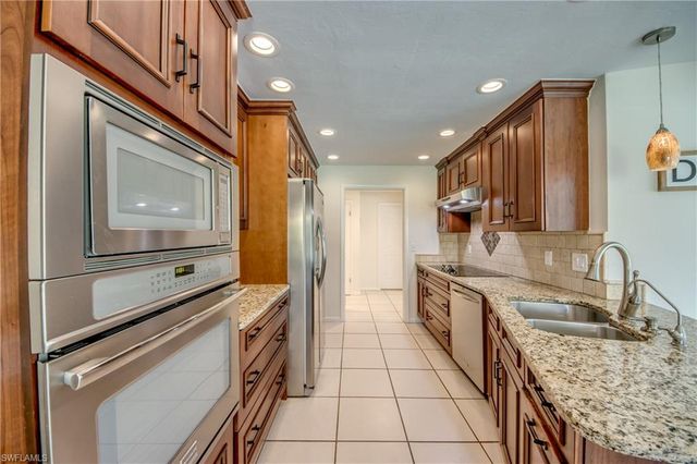 4424 SE 11th PL, Cape Coral, FL 33904