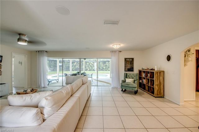 4424 SE 11th PL, Cape Coral, FL 33904