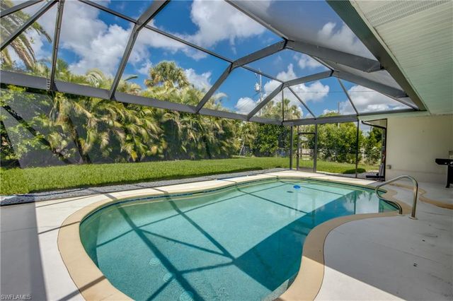 4424 SE 11th PL, Cape Coral, FL 33904