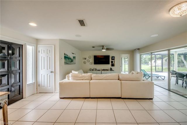 4424 SE 11th PL, Cape Coral, FL 33904