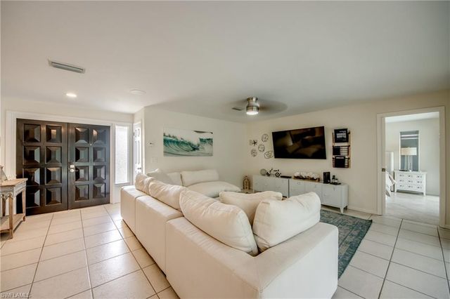 4424 SE 11th PL, Cape Coral, FL 33904