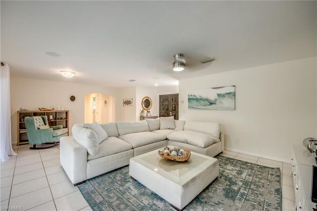 4424 SE 11th PL, Cape Coral, FL 33904