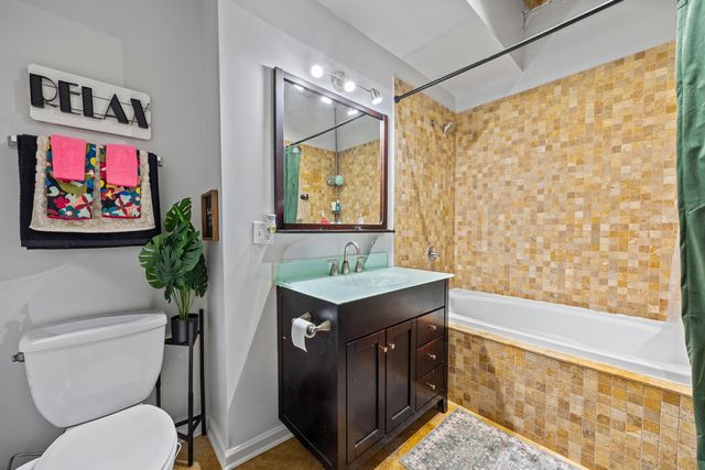 809 E 40th Street 4-3, Chicago, IL 60653