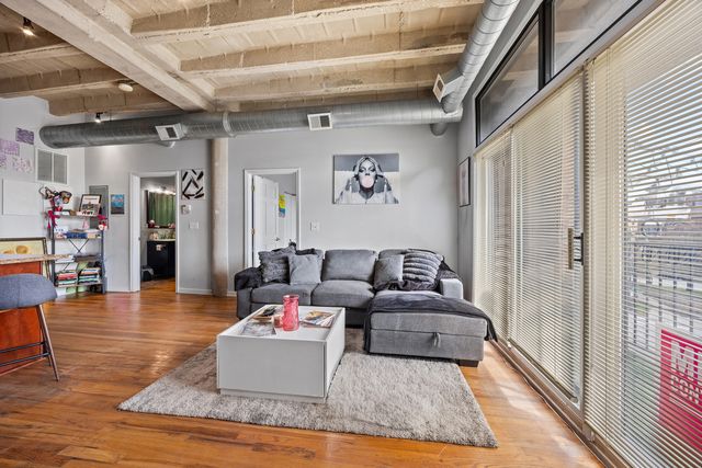 809 E 40th Street 4-3, Chicago, IL 60653