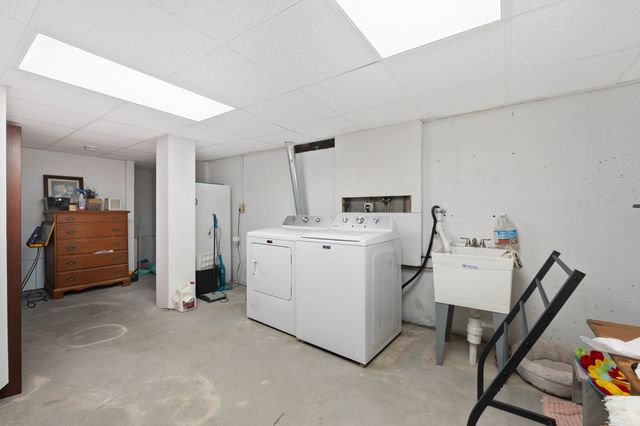 163 Oakside Ave, Methuen, MA 01844