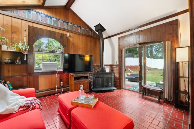 163 Oakside Ave, Methuen, MA 01844