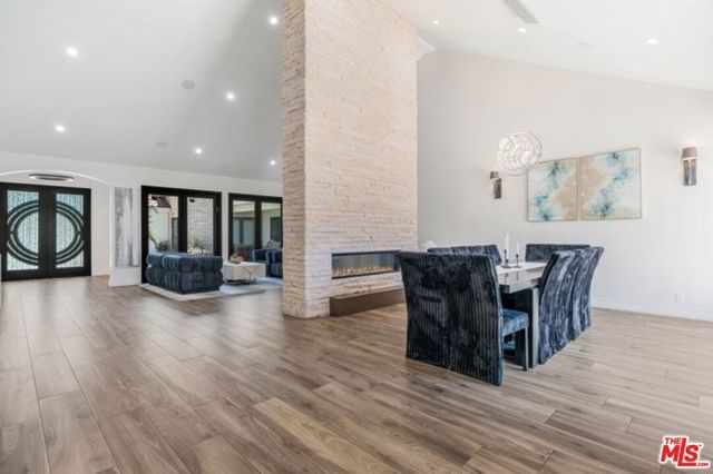 17520 Embassy Drive, Los Angeles, CA 91316